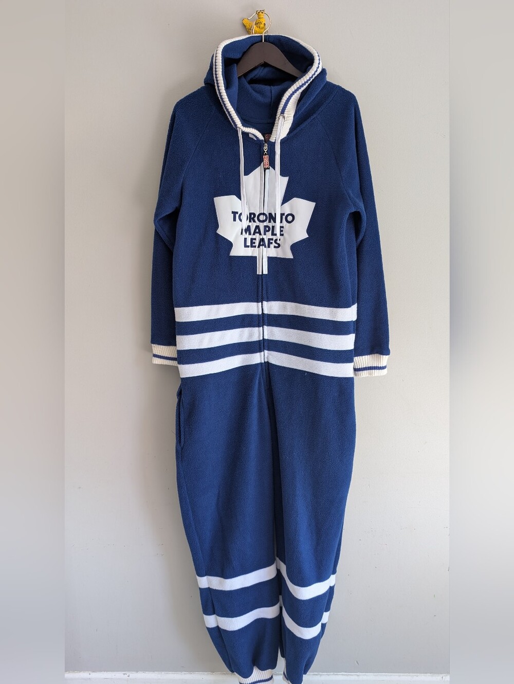 Toronto Maple Leafs NHL Hockey Sockey Fleece Onesie w Velcro Butt Flap, Size M